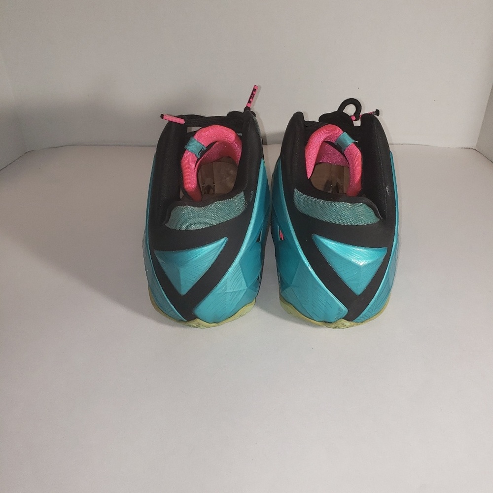 Lebron's South Beach 11's - Picture 5 of 5